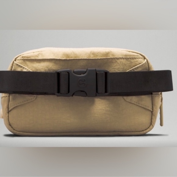 LULULEMON Belt Bag Mini, NWT - Picture 3 of 7